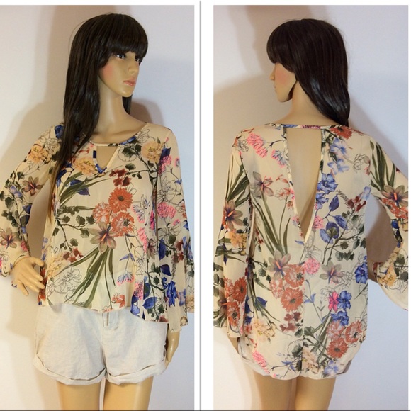 Tops - BEAUTIFUL CREAM  FLORAL BELL SLEEVE BLOUSE/TOP